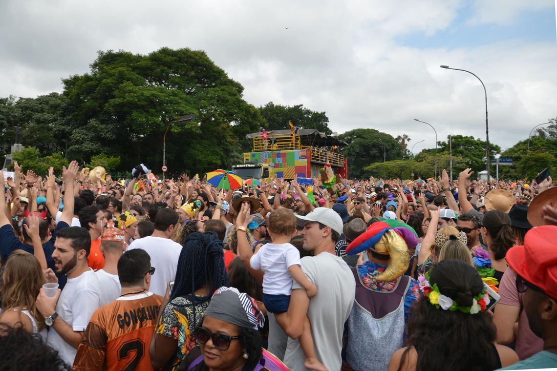 Em São Paulo, mulheres pedem combate à violência de gênero no carnaval